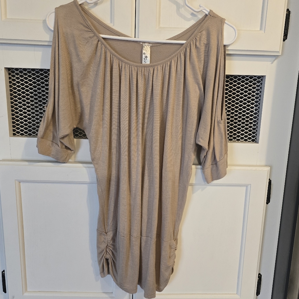 ⭐️Topia Tan Asymmetrical Ruched 3/4 Sleeve Blouse